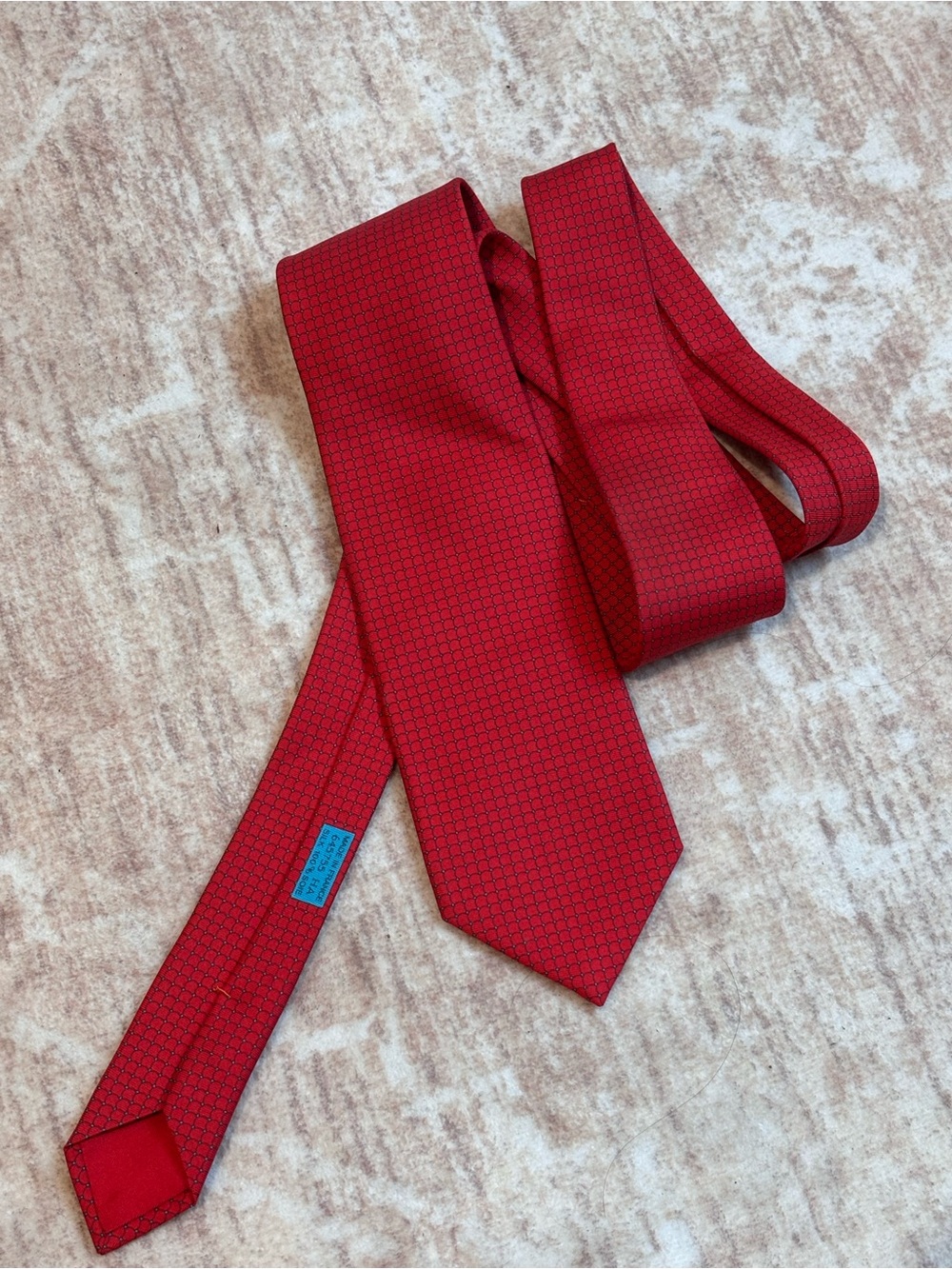 Hermes Red Patterned Men's Tie - Classic Formal Accessory